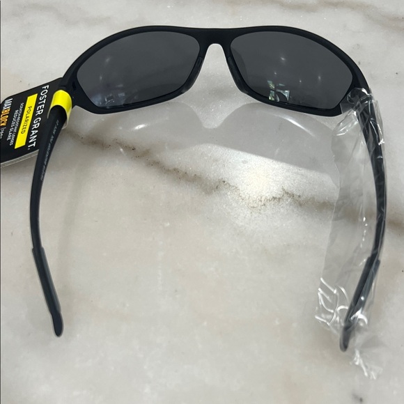 Foster Grant Polarized Black Sunglasses with Gray Lenses - Picture 3 of 5